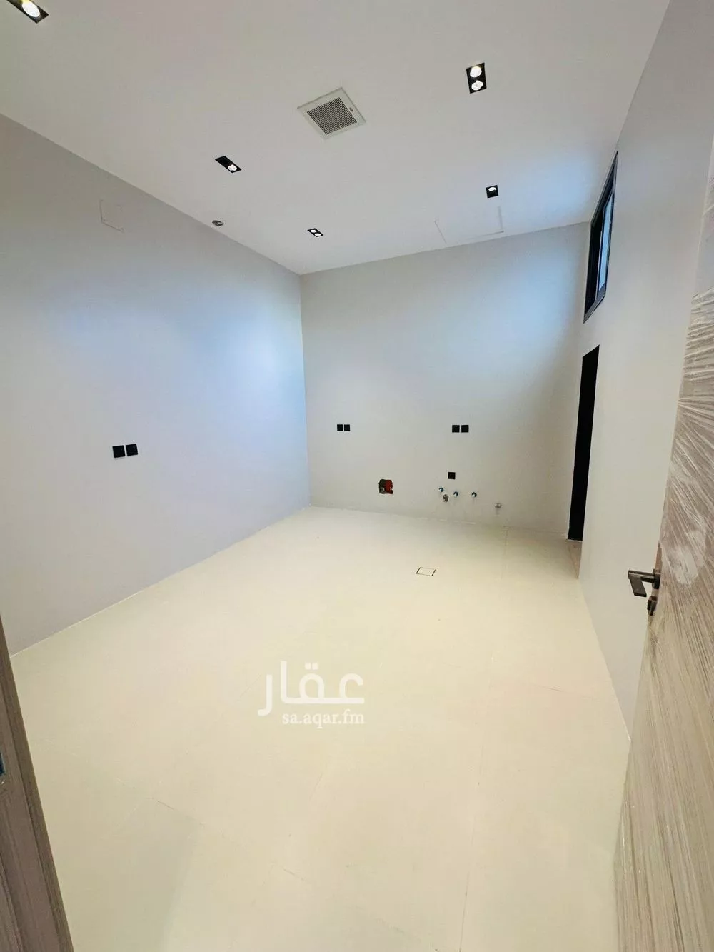5 bedroom villa in Al Maizilah 6