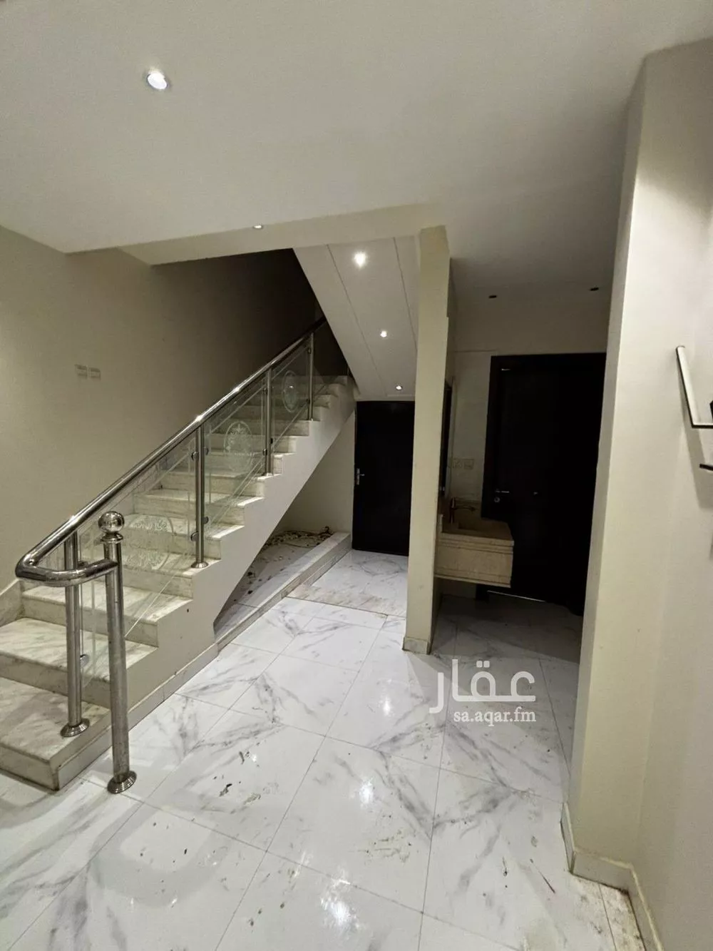 فيلا 5 غرف في عكاظ 10