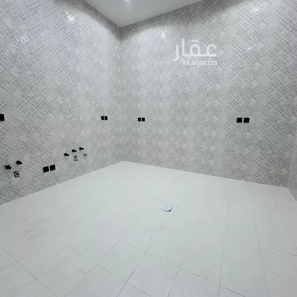 9 bedroom villa in Dhahrat Namar 17