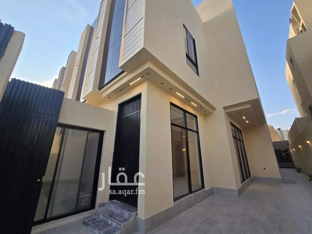 5 bedroom apartment in Al Narjis 7