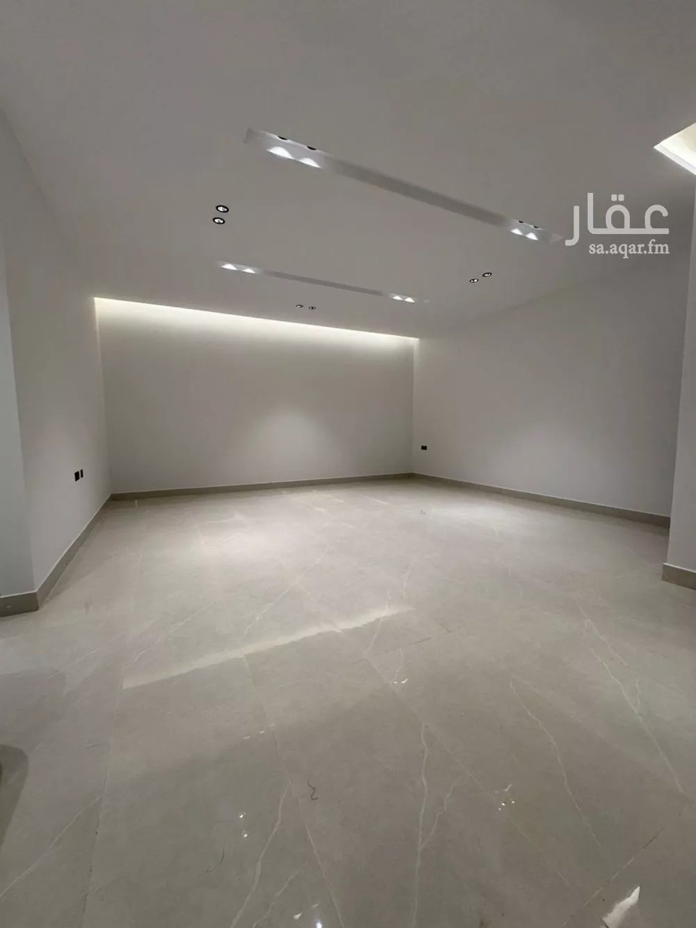 5 bedroom villa in Al Janadriyah 3