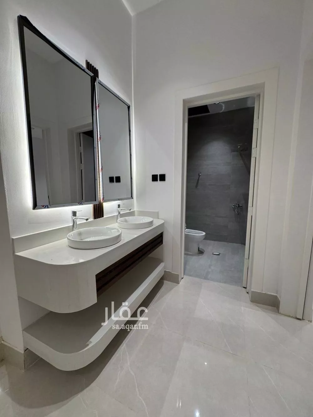 5 bedroom villa in Al Janadriyah 5