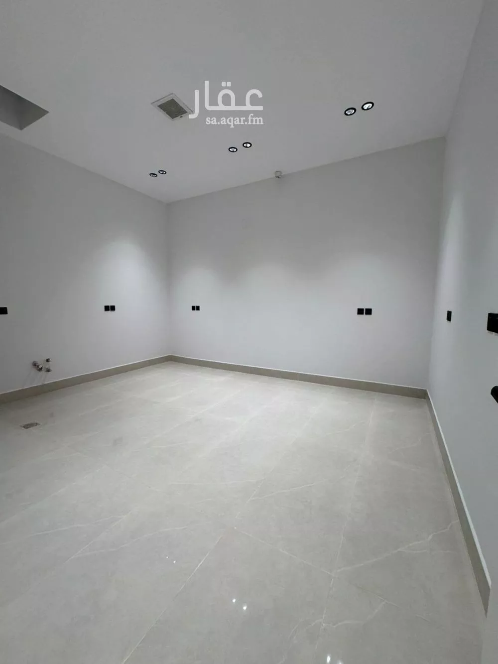 5 bedroom villa in Al Janadriyah 6