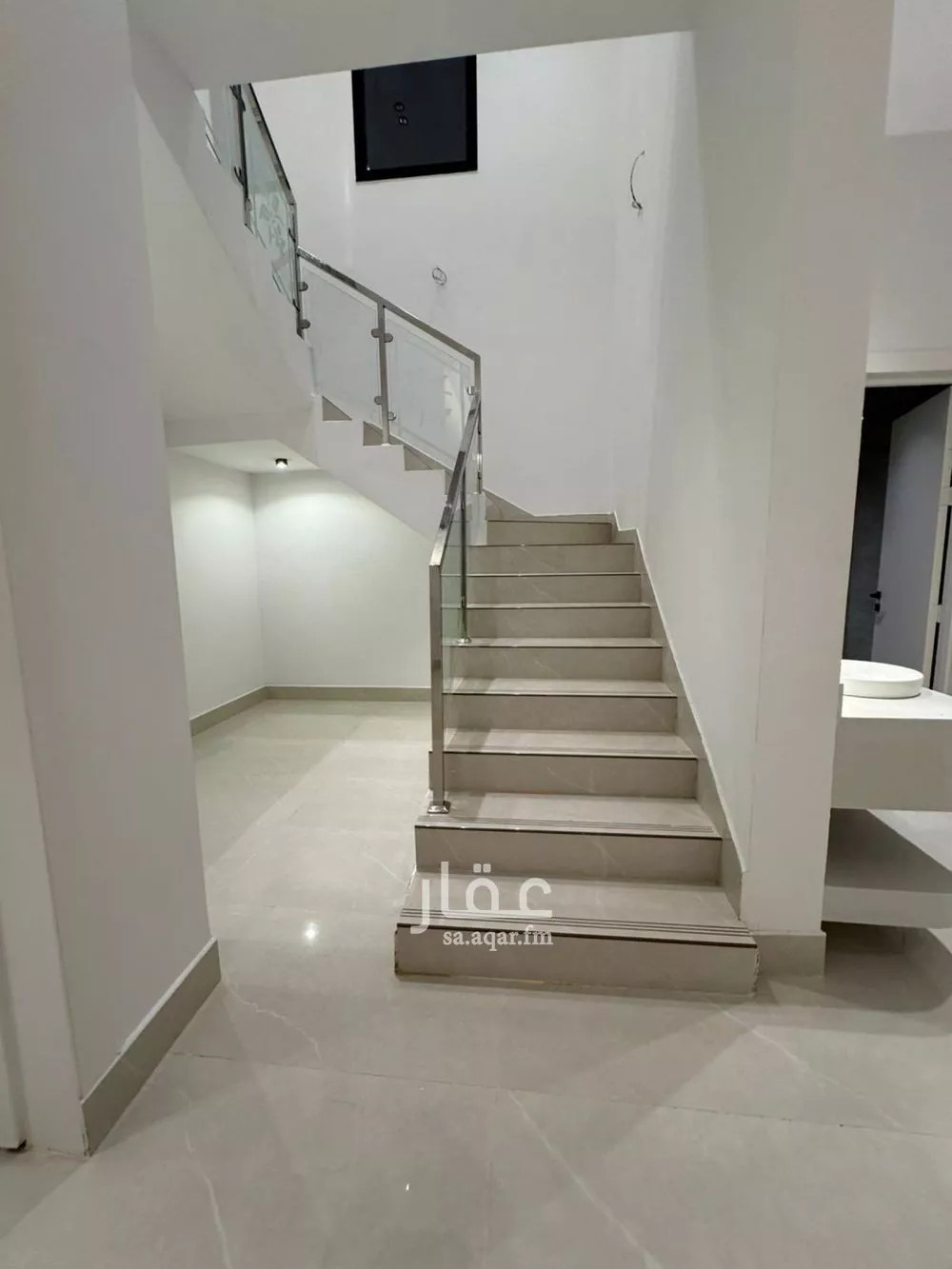 5 bedroom villa in Al Janadriyah 8