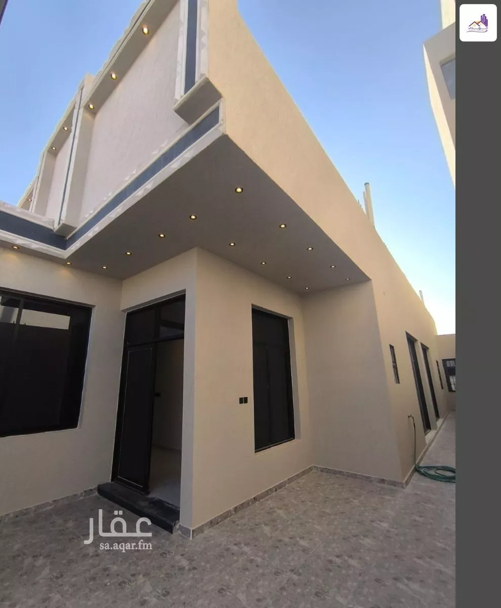 5 bedroom villa in Al Janadriyah 2