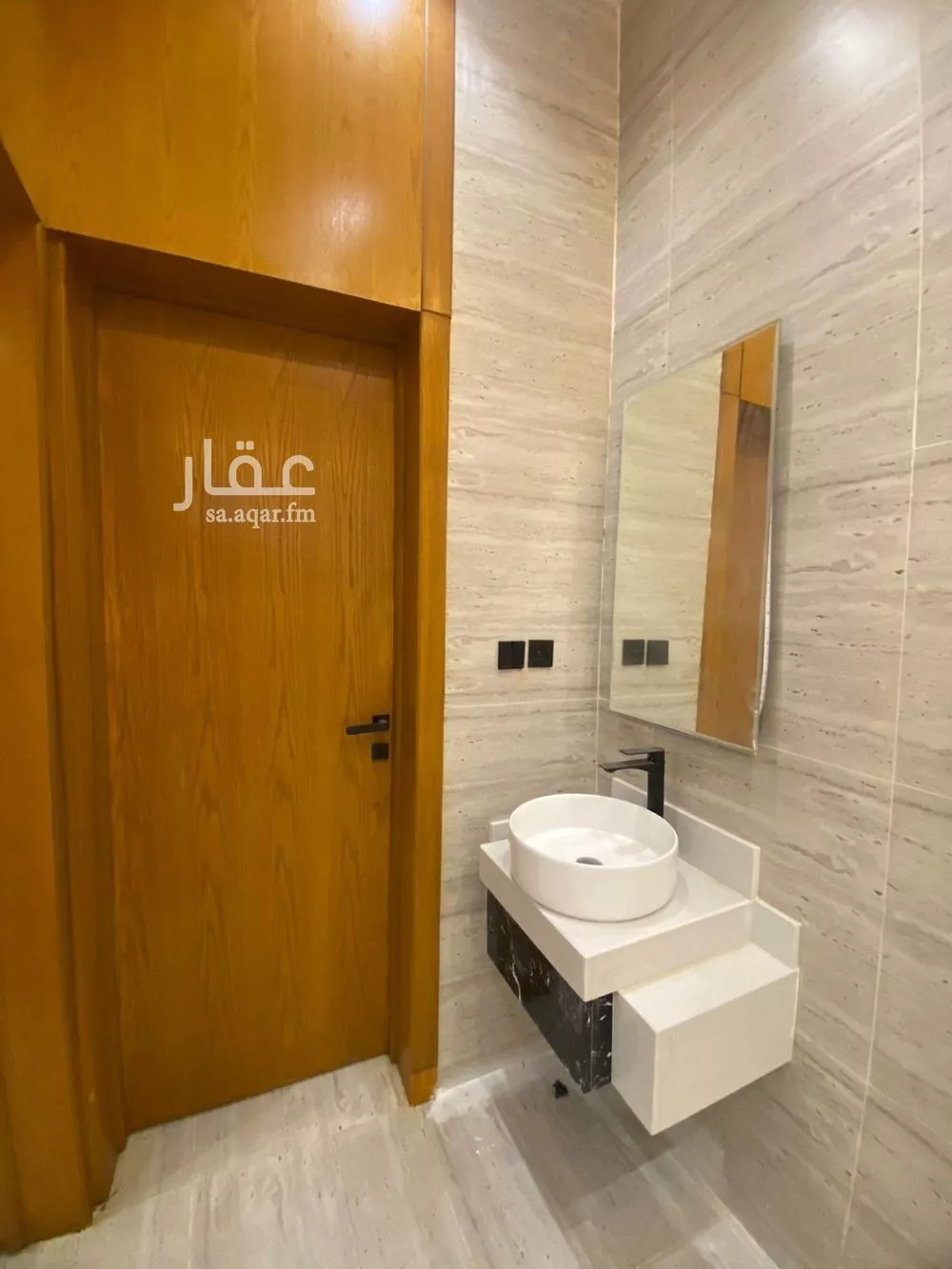 فيلا 5 غرف في عكاظ 10