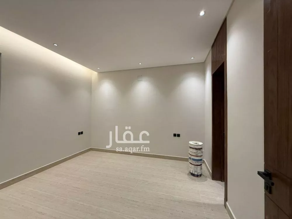 5 bedroom villa in Al Zahrah 13