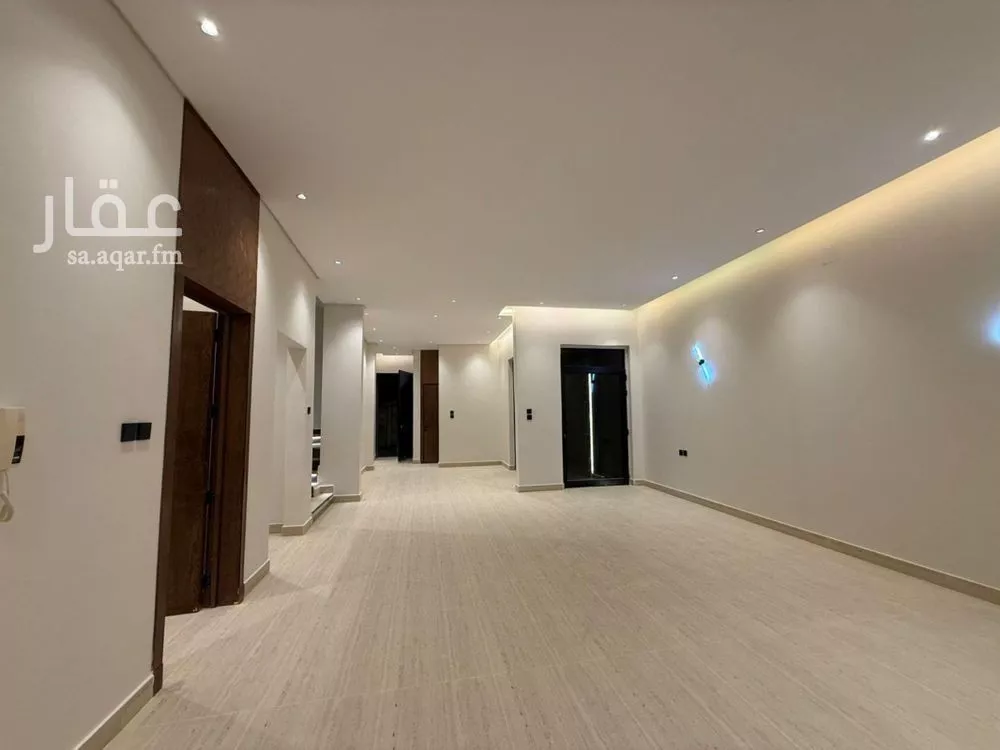 5 bedroom villa in Al Zahrah 18