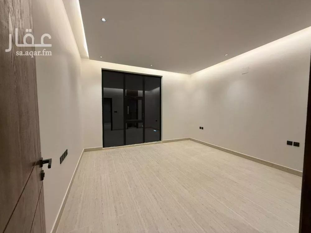 5 bedroom villa in Al Zahrah 9
