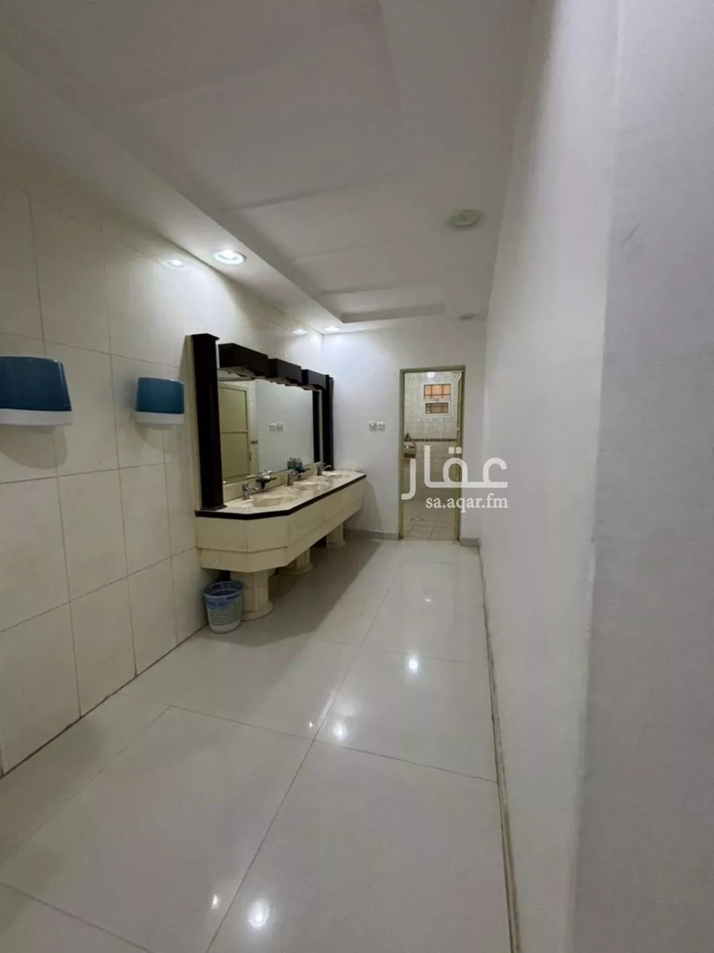 فيلا 5 غرف في الخليج 8