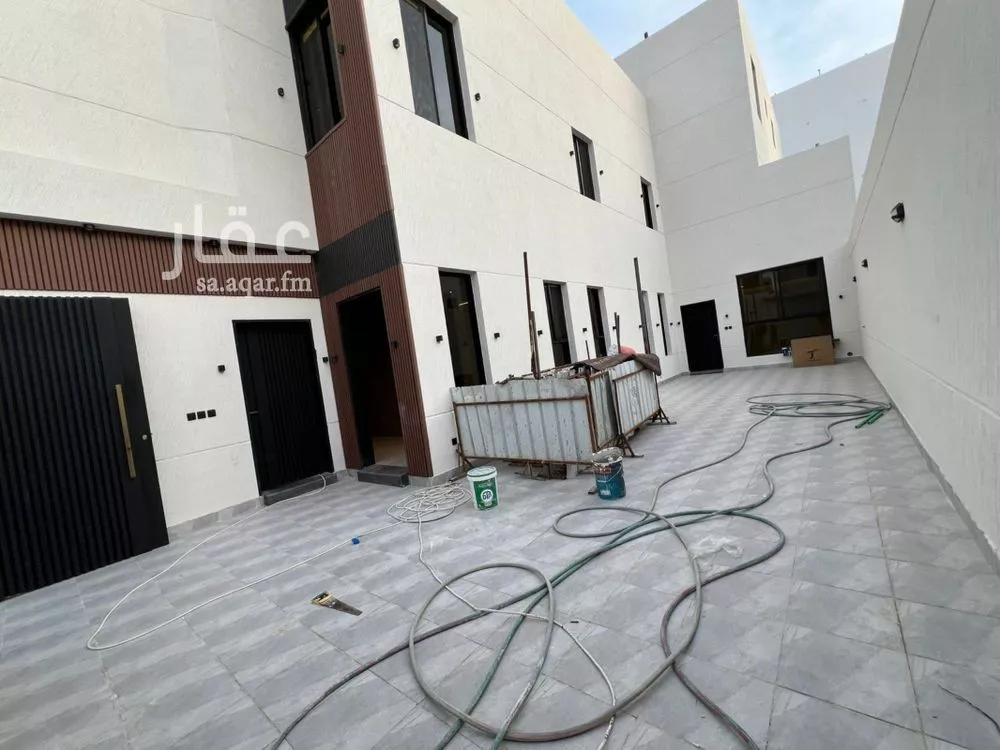 7 bedroom apartment in Dhahrat Laban 2