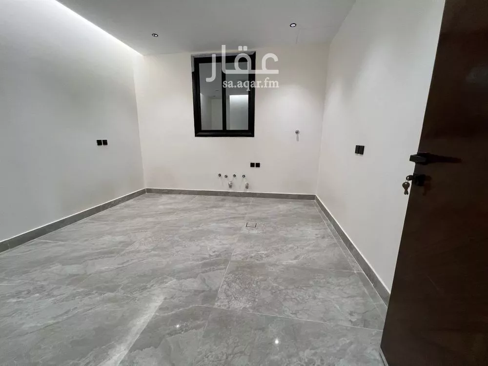 5 bedroom villa in Dhahrat Laban 17