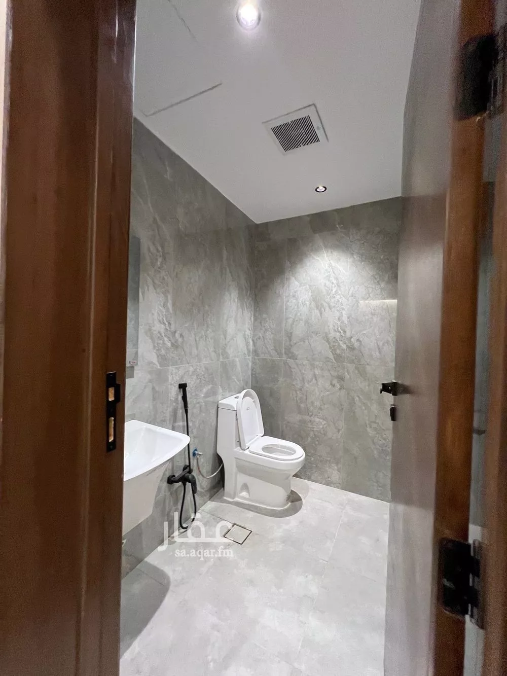 5 bedroom villa in Dhahrat Laban 9