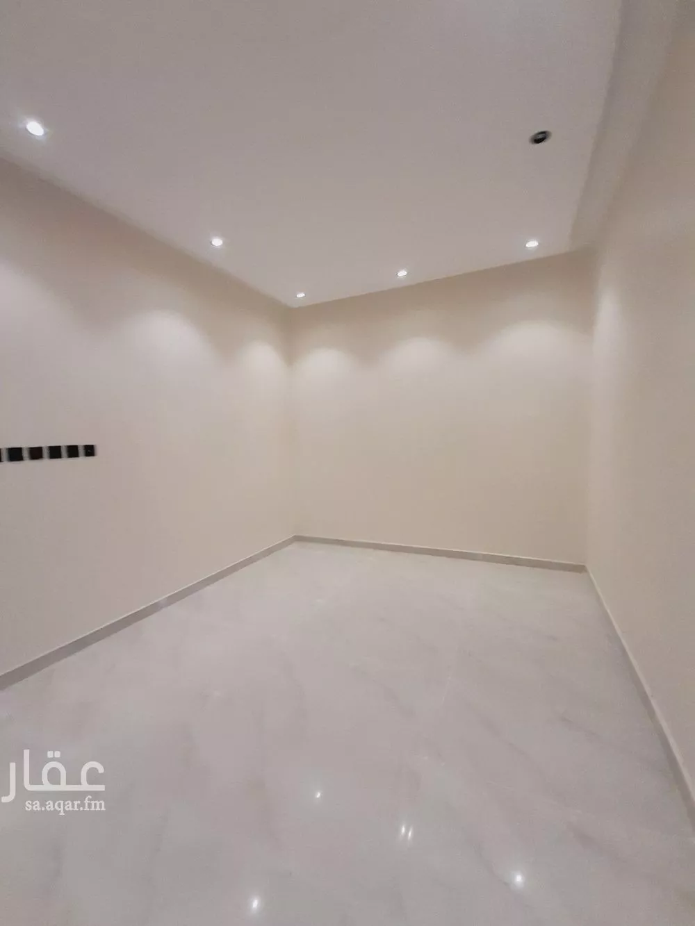 فيلا 4 غرف في عكاظ 8