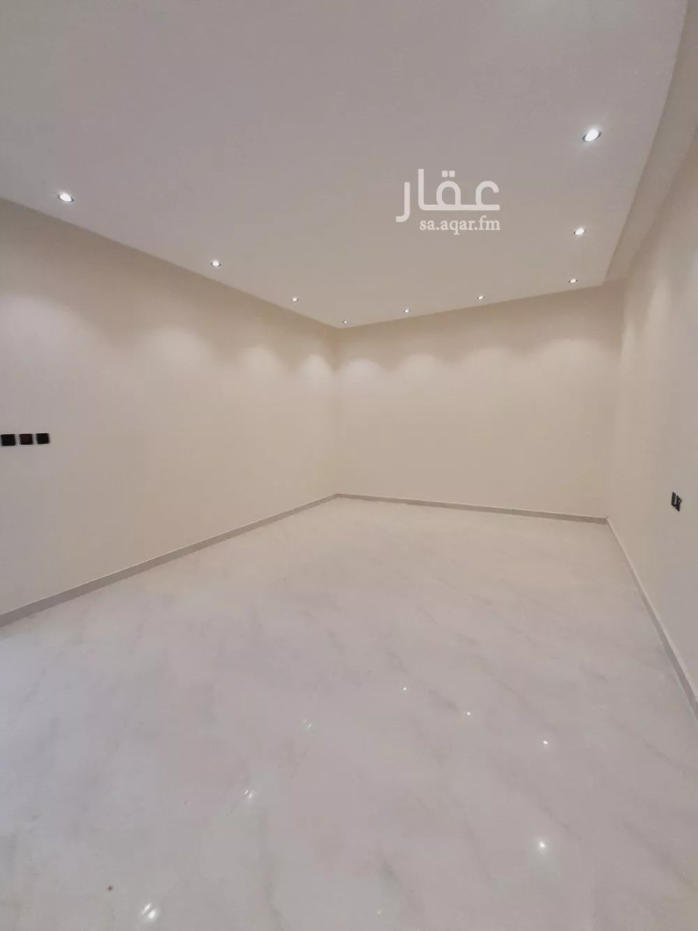 فيلا 4 غرف في عكاظ 10