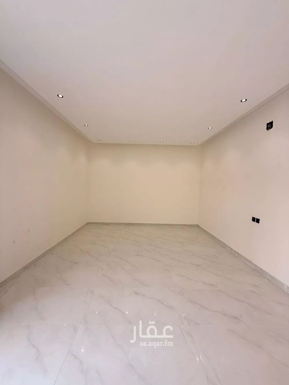 فيلا 6 غرف في عكاظ 7
