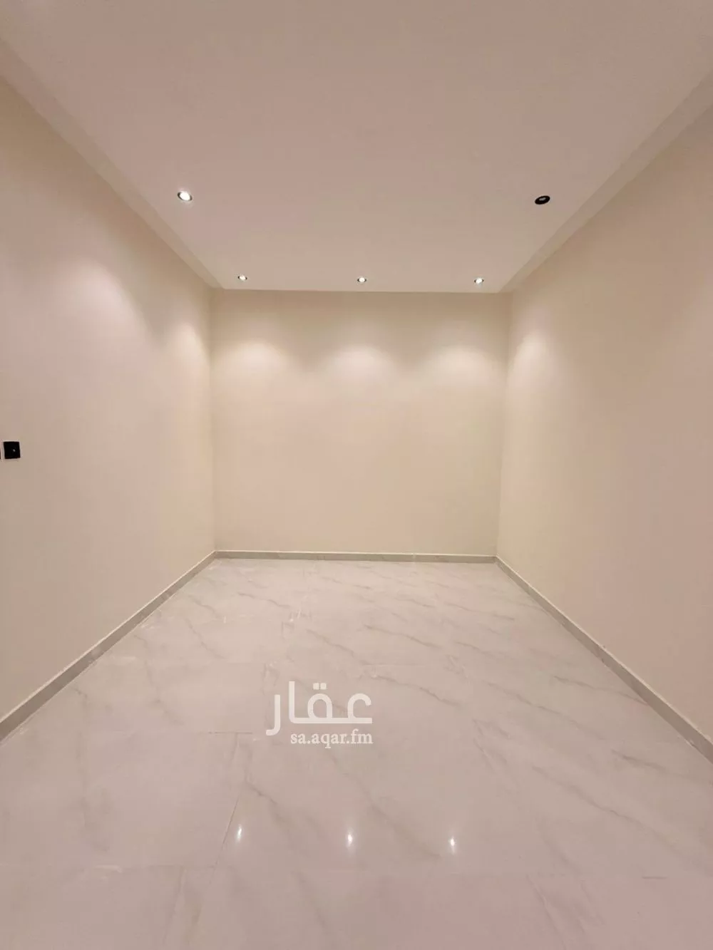 فيلا 6 غرف في عكاظ 9