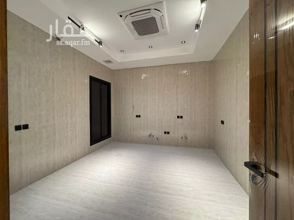 5 bedroom villa in Al Rimal 10