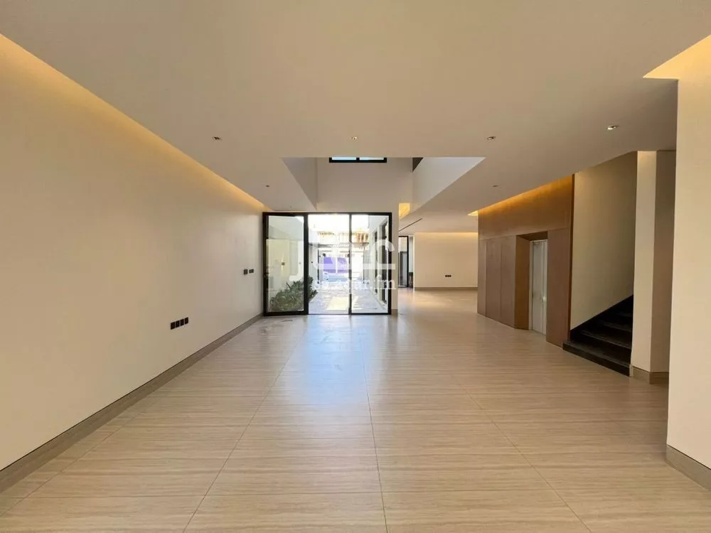5 bedroom villa in Al Narjis 6