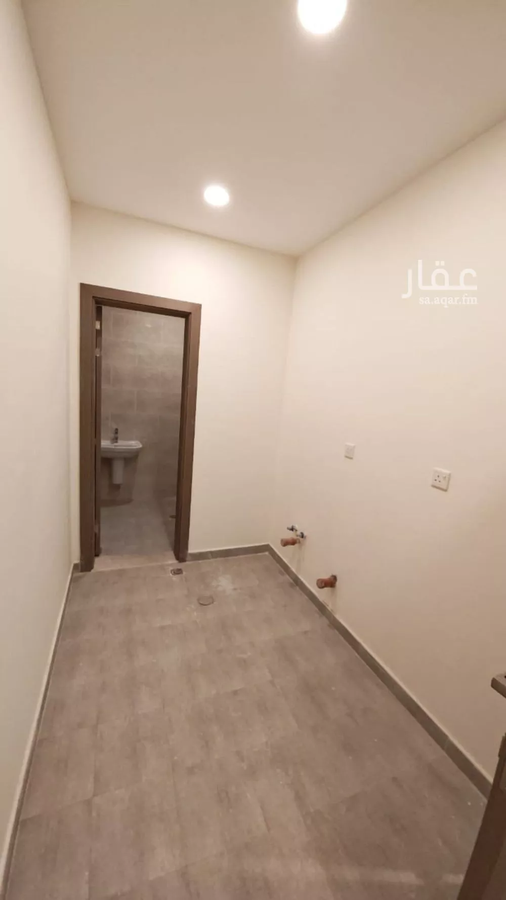 فيلا 8 غرف في عريض 8