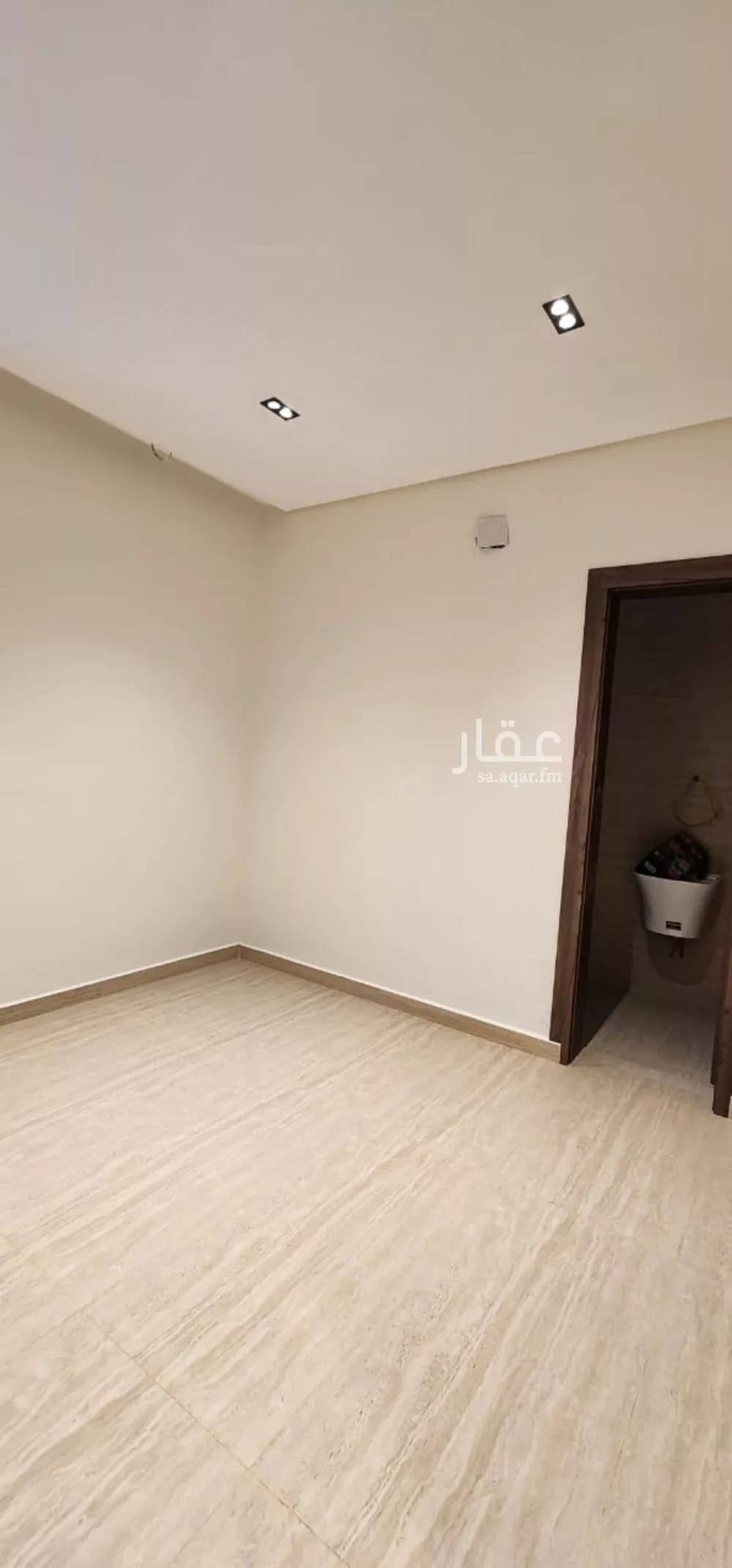 5 bedroom villa in Al Zahrah 13