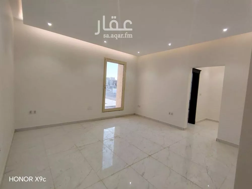 فيلا 5 غرف في عكاظ 12