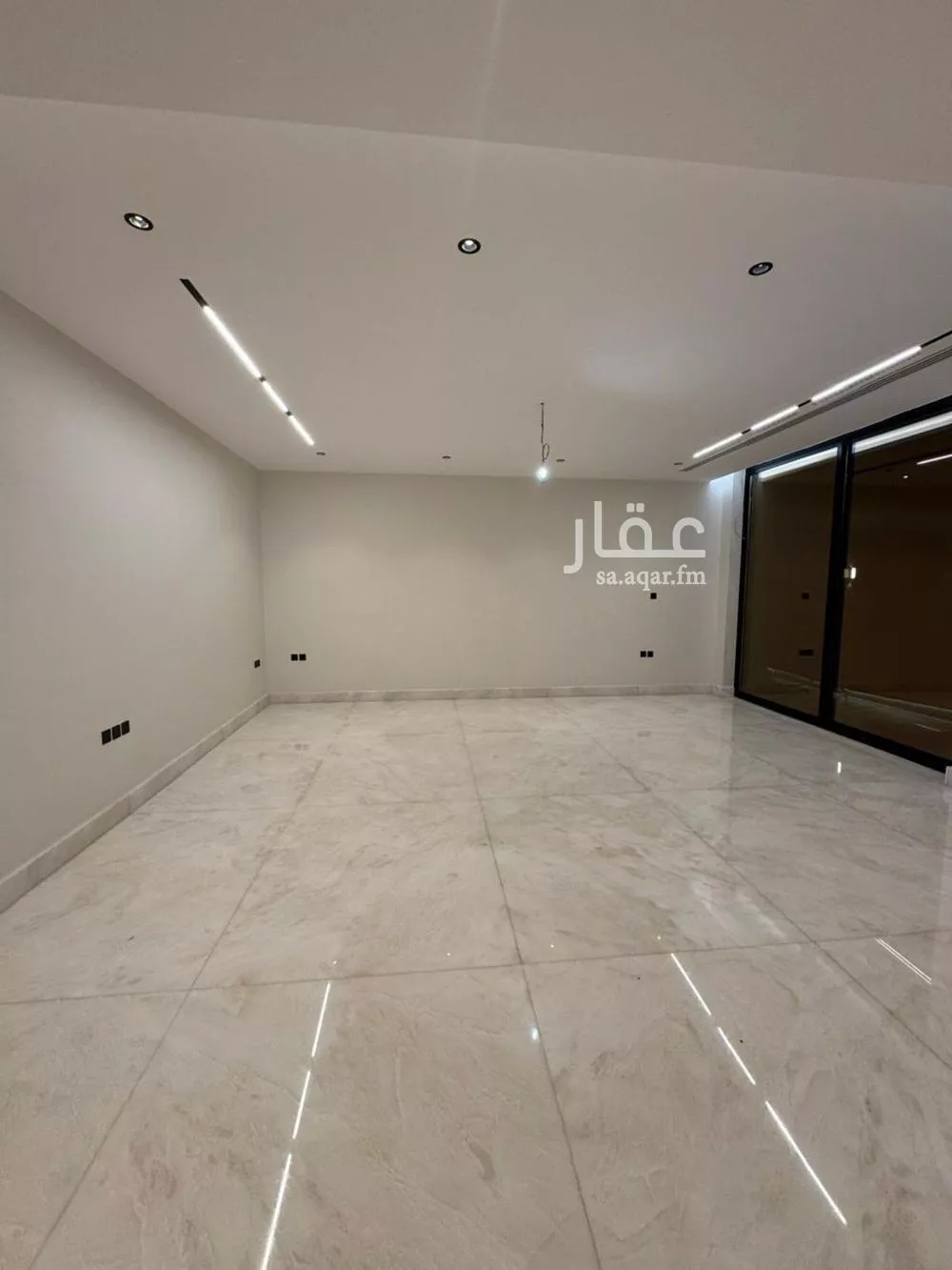 فيلا 5 غرف في الملقا 8