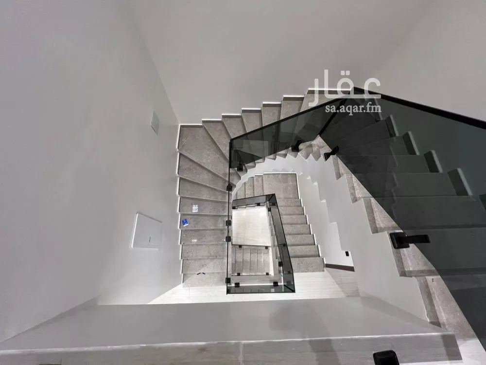 5 bedroom villa in Dhahrat Laban 9
