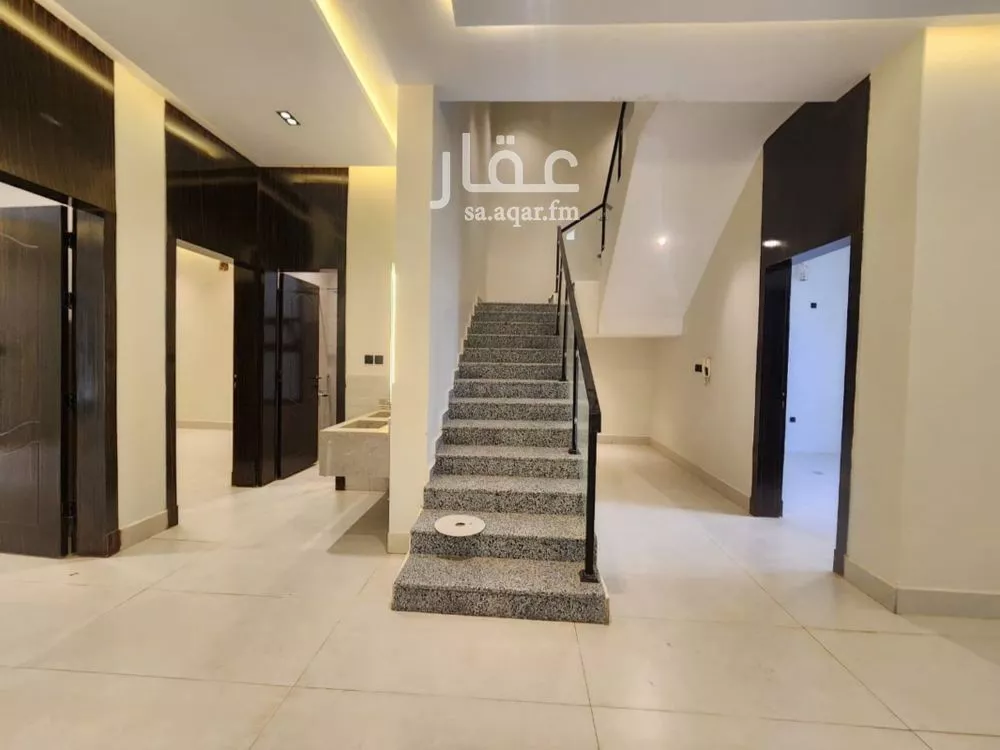7 bedroom villa in Dirab 9