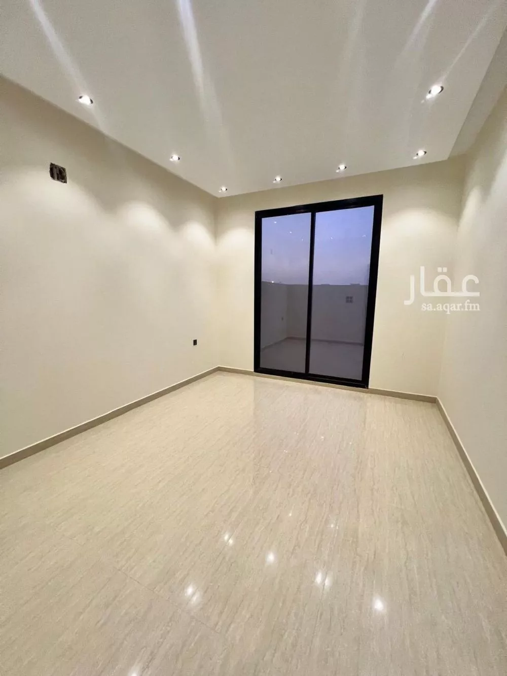 فيلا 4 غرف في طويق 18