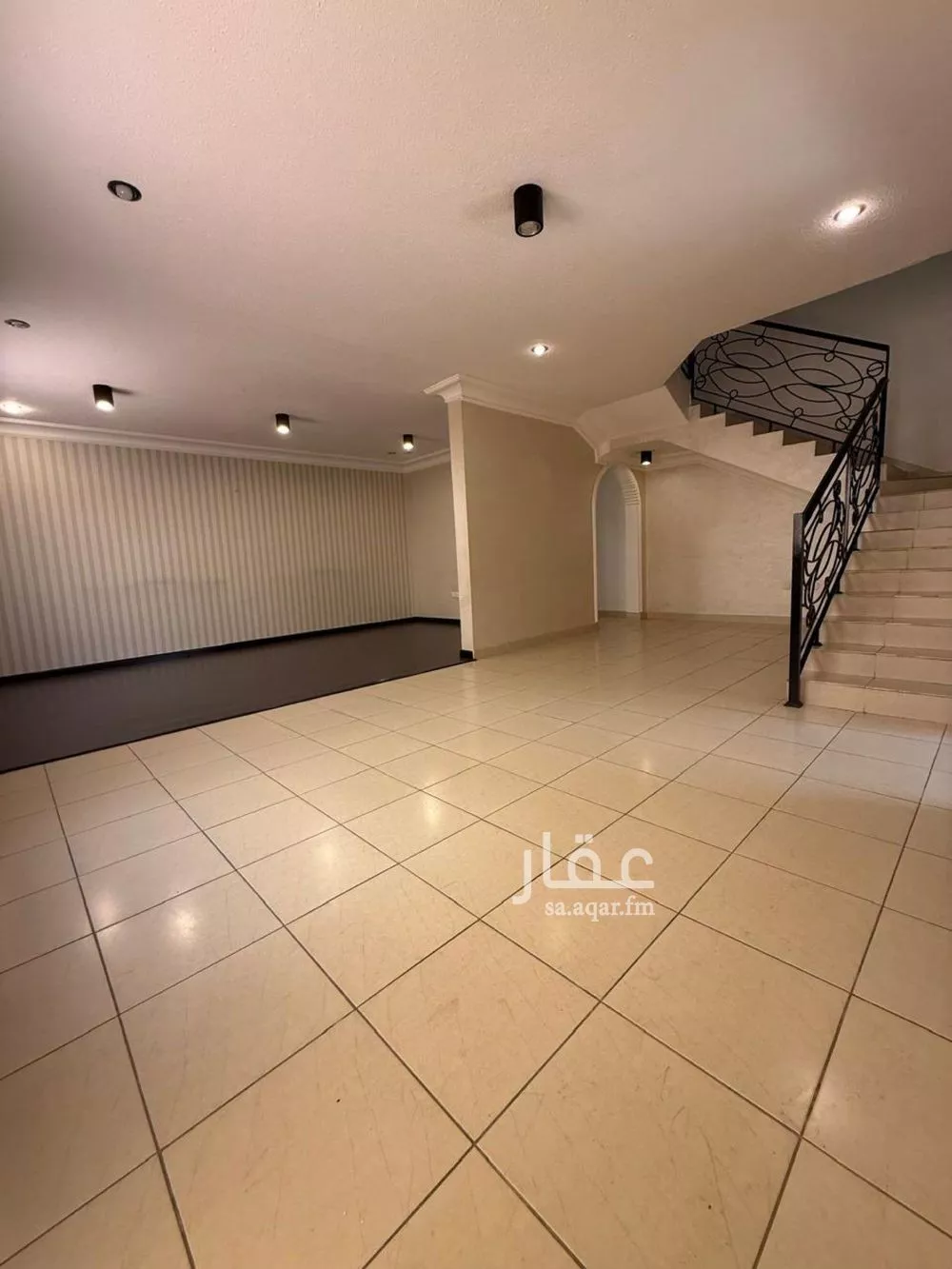 4 bedroom villa in Al Rabwa 9