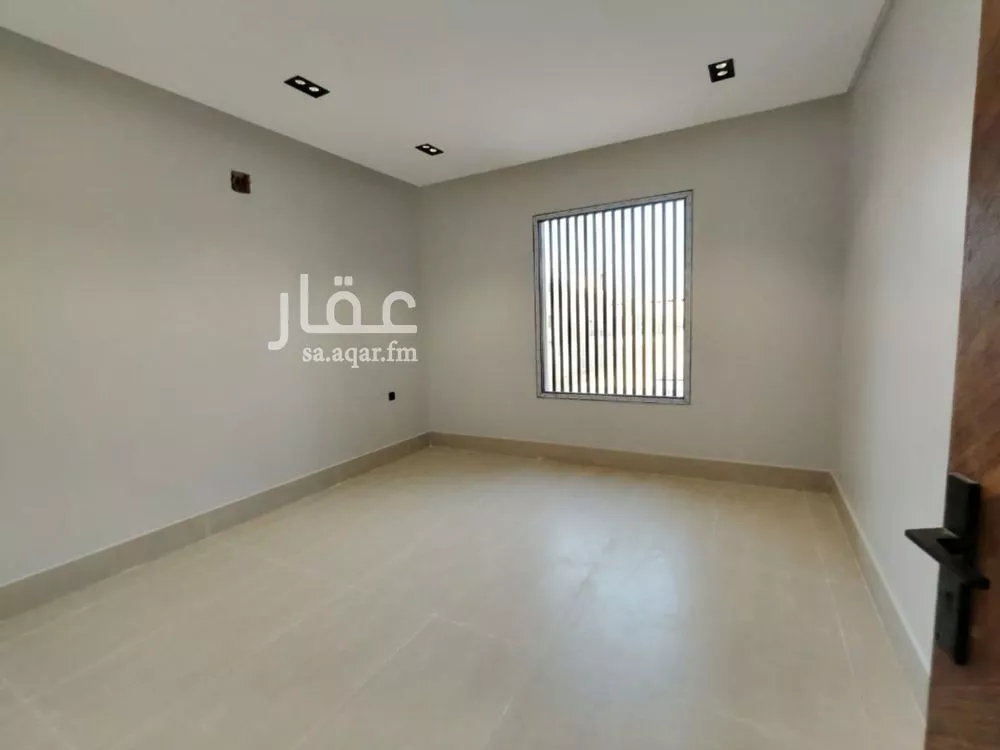 فيلا 5 غرف في عكاظ 11