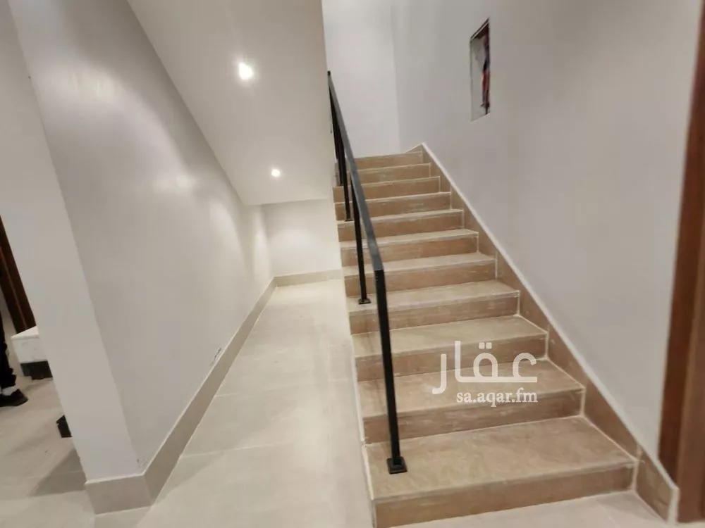 فيلا 5 غرف في عكاظ 13