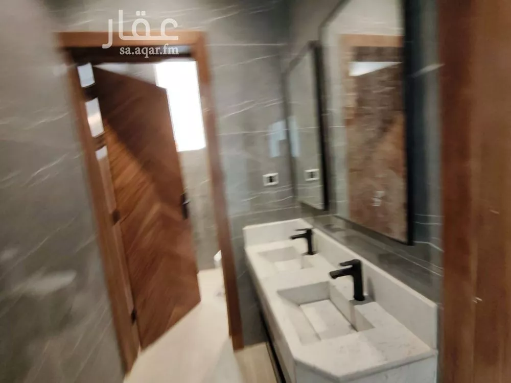 فيلا 5 غرف في عكاظ 17