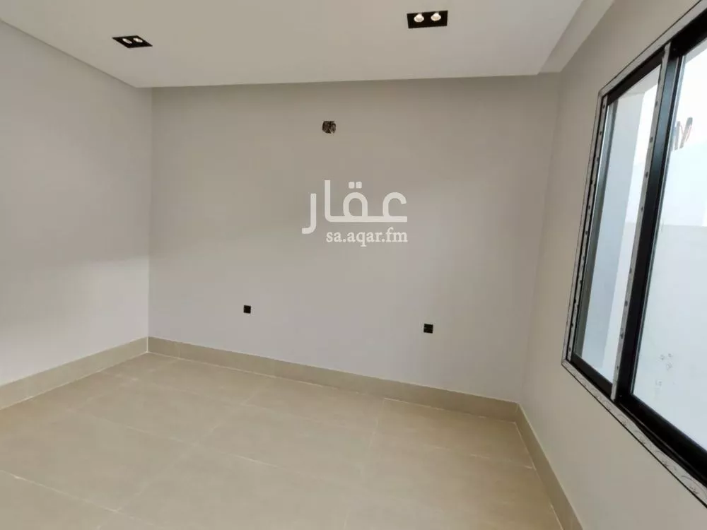 فيلا 5 غرف في عكاظ 4