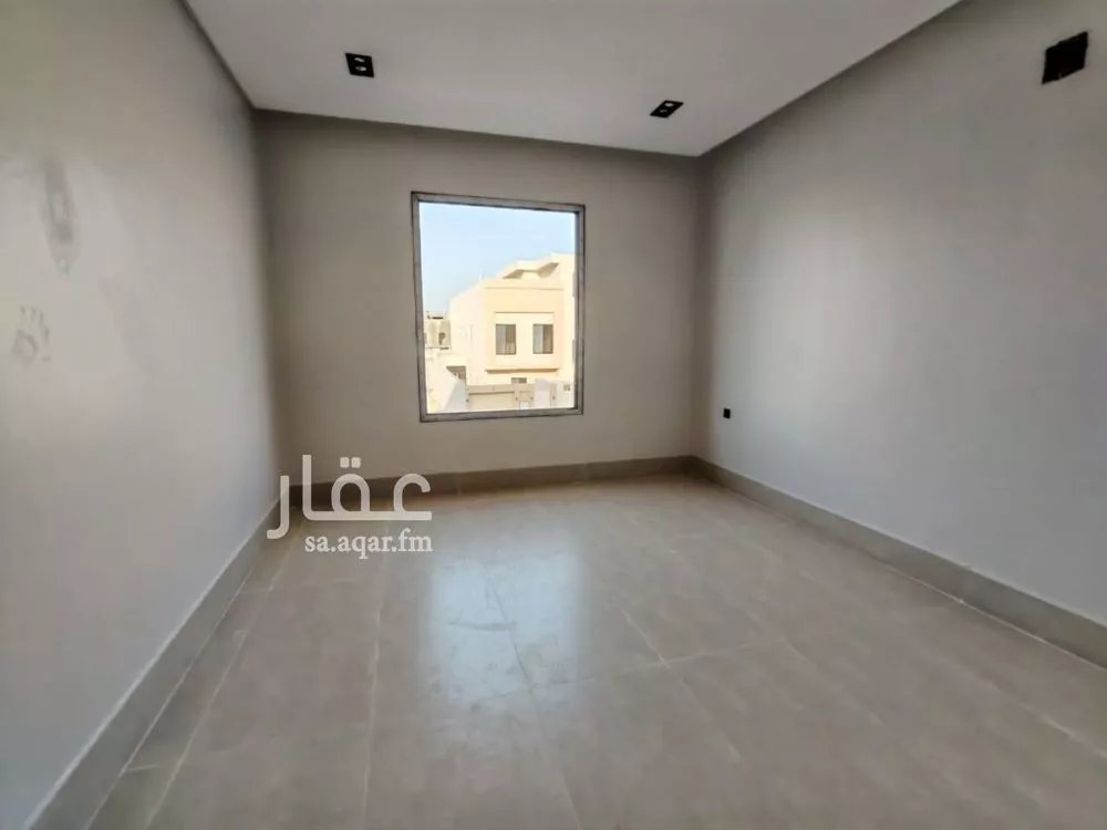 فيلا 5 غرف في عكاظ 7