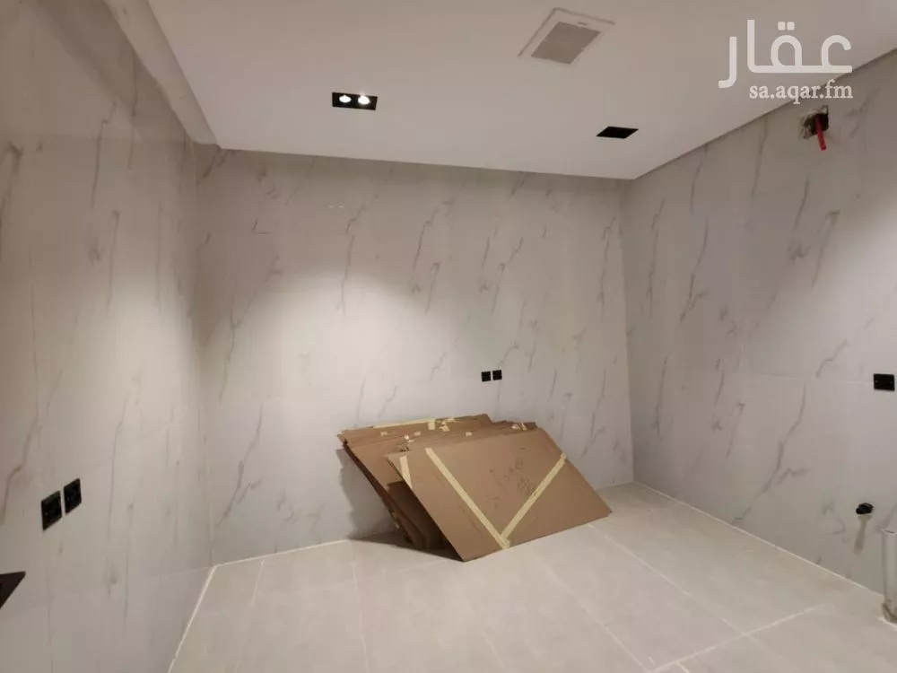 فيلا 5 غرف في عكاظ 10