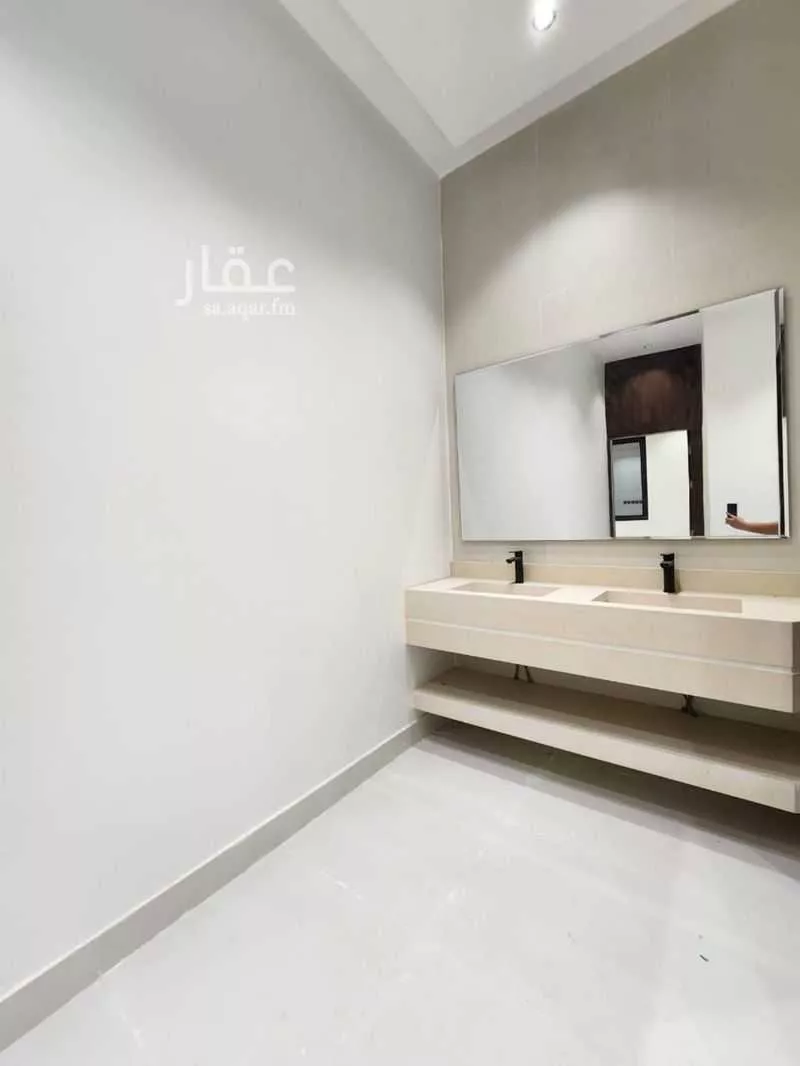 6 bedroom apartment in Al Janadriyah 5