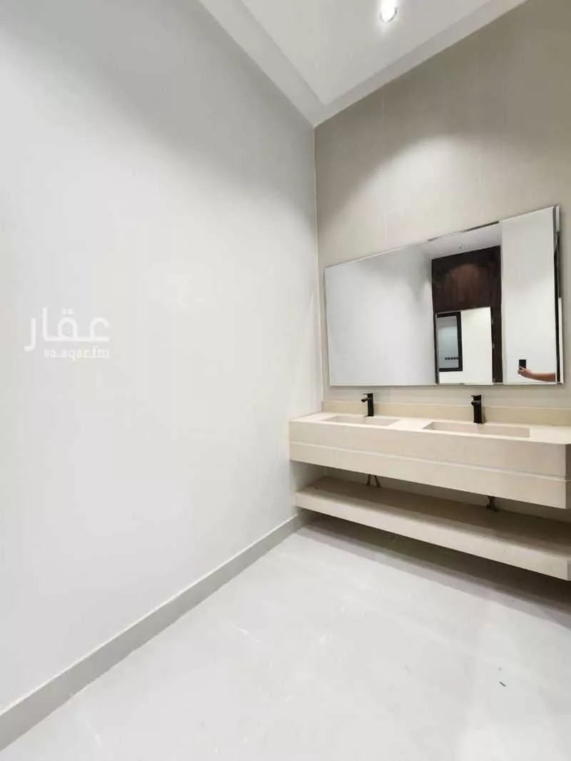 6 bedroom apartment in Al Janadriyah 9