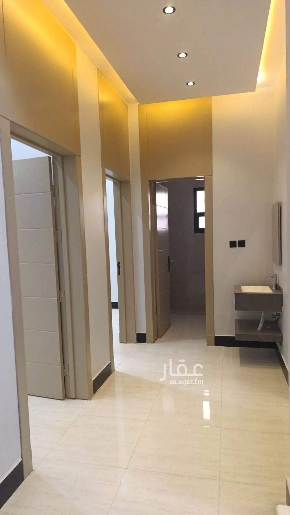 فيلا 5 غرف في عكاظ 25