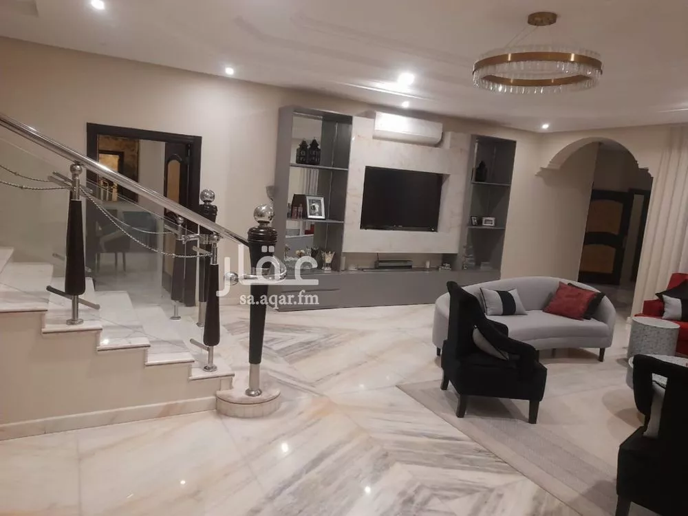 5 bedroom villa in Al Nakheel 15