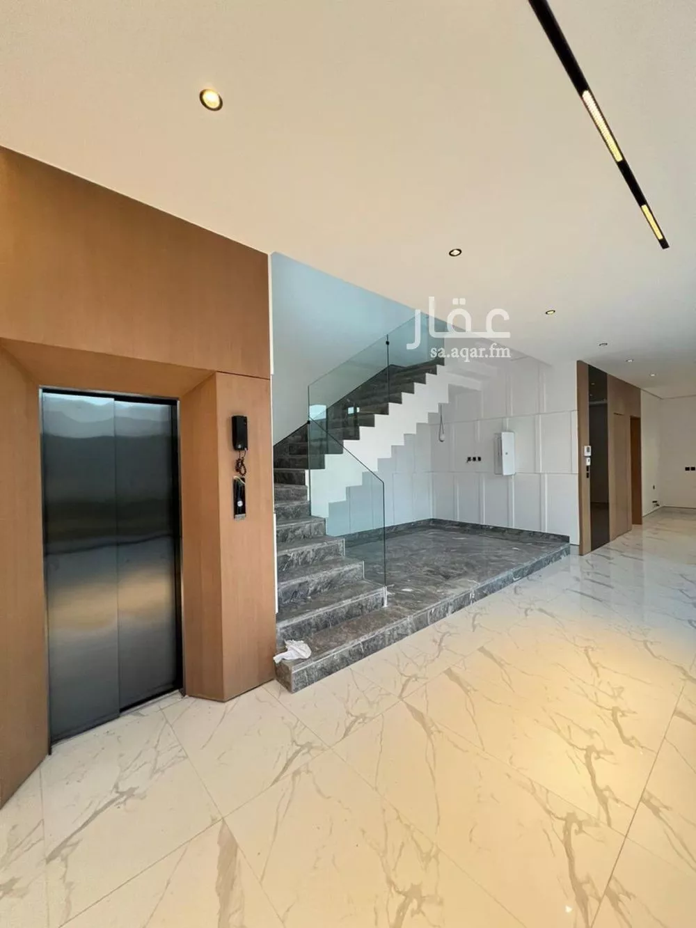 5 bedroom villa in Al Narjis 8