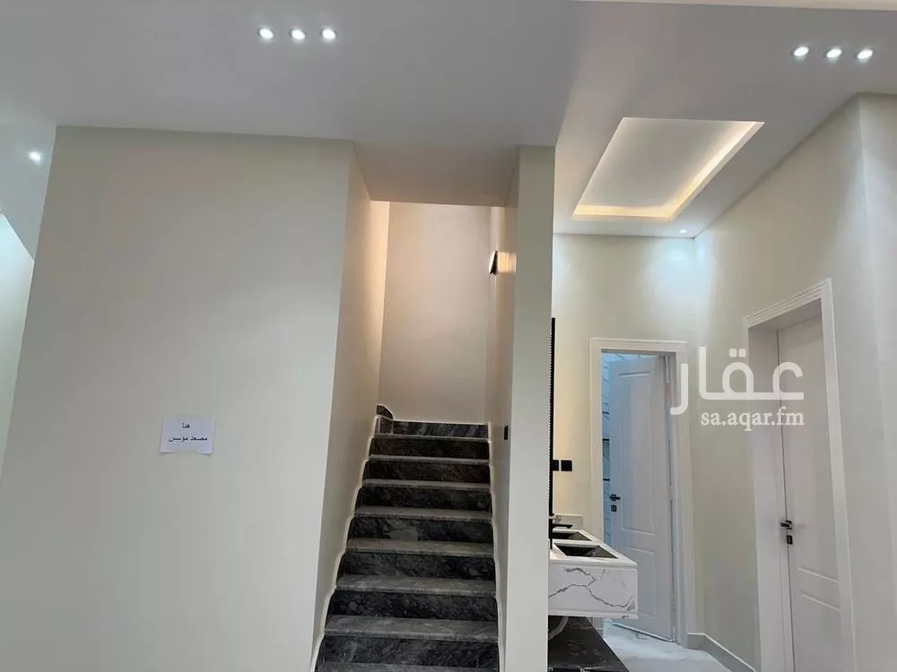 فيلا 5 غرف في الجنادرية 11