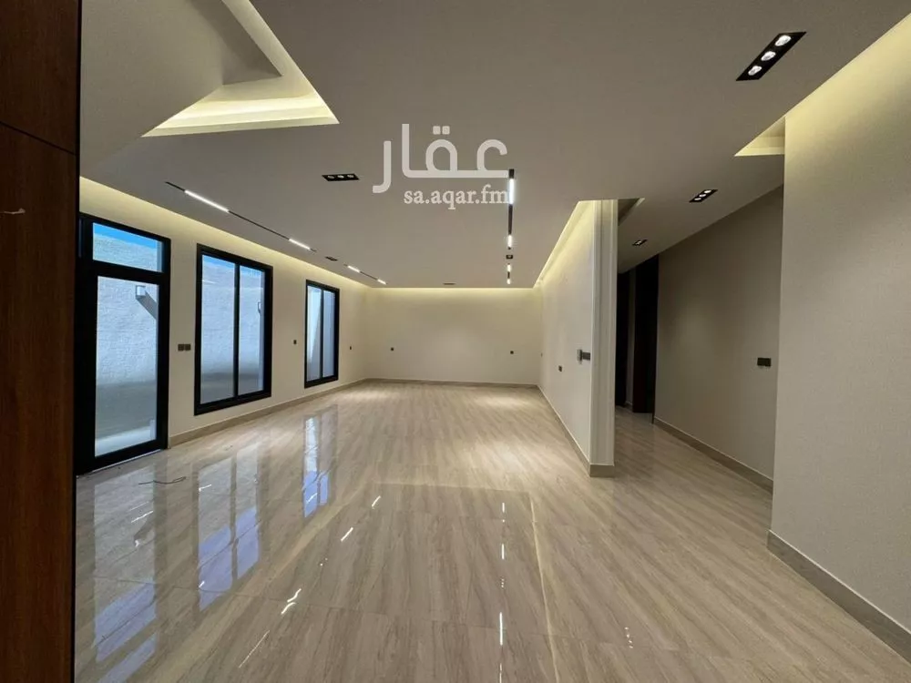5 bedroom villa in Al Rimal 6