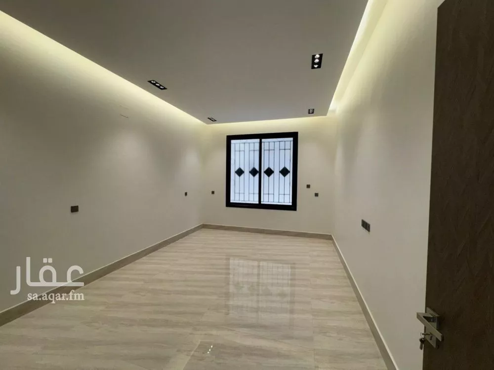 5 bedroom villa in Al Rimal 9