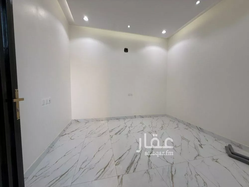 فيلا 5 غرف في العريجاء الغربية 9