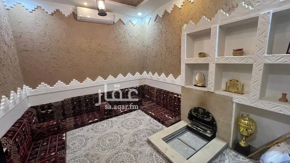 فيلا 5 غرف في العارض 10
