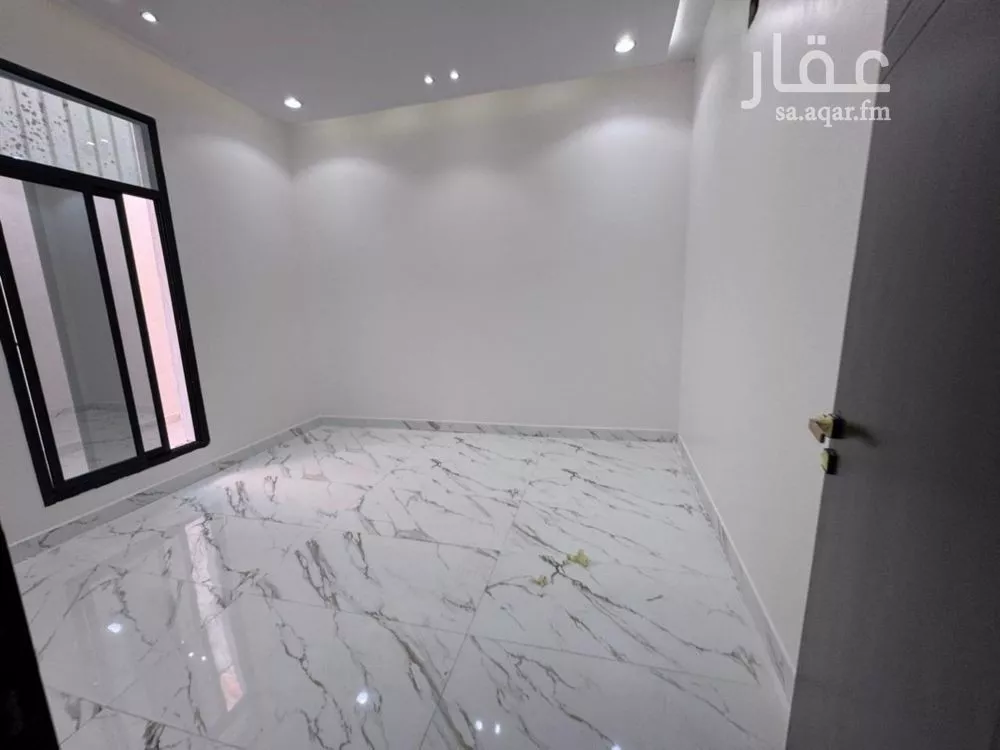 فيلا 6 غرف في العريجاء الغربية 11