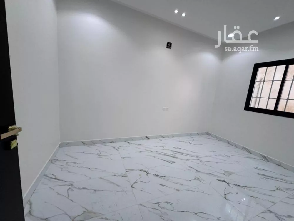 فيلا 6 غرف في العريجاء الغربية 9
