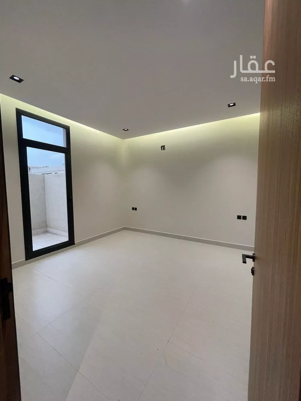 فيلا 5 غرف في النرجس 4